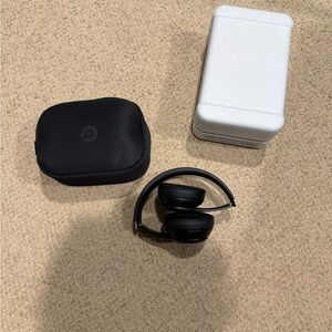 Beats Solo 4 Wireless Headphones with Case